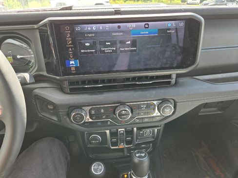 Used 2024 Jeep Wrangler High Altitude AWD/4WD image 20