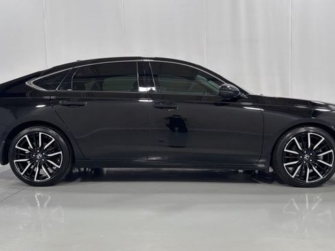 Used 2024 Honda Accord Touring image 5