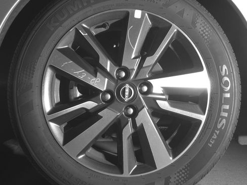 Used 2025 Nissan Versa SV image 12