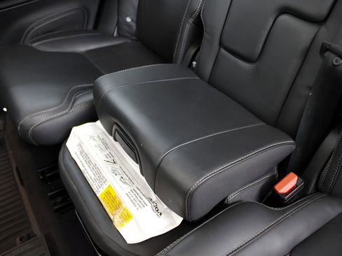 Used 2023 Volvo XC90 B6 Ultimate w/ Lounge Package image 31