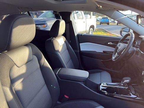 New 2026 Chevrolet Trax LT w/ Sunroof Package image 8