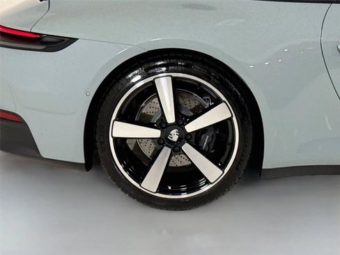 Used 2025 Porsche 911 Carrera RWD image 36
