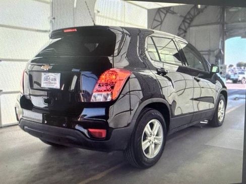 Used 2020 Chevrolet Trax LS w/ Tint and Cruise Package FWD image 7