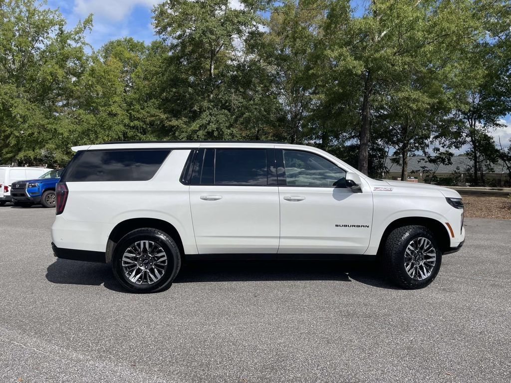 Used 2025 Chevrolet Suburban Z71 AWD/4WD image 4