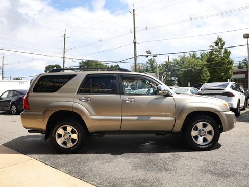 Used 2007 Toyota 4Runner SR5 AWD/4WD image 5