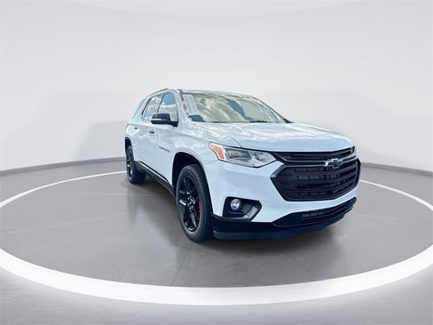 Used 2021 Chevrolet Traverse Premier image 2
