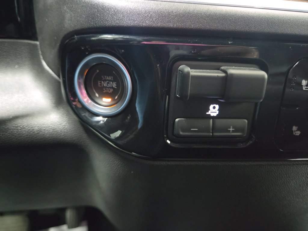 Used 2025 Chevrolet Silverado 1500 LT AWD/4WD image 39