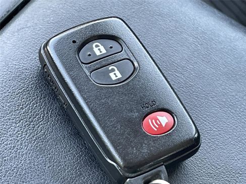 Used 2015 Toyota Prius V Three FWD image 21