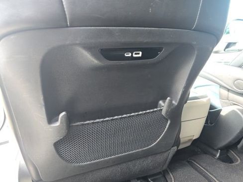 Used 2024 Chrysler Pacifica Touring-L image 27