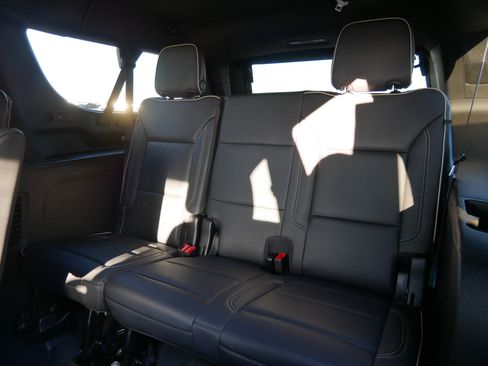 Used 2023 Chevrolet Suburban Premier AWD/4WD image 11