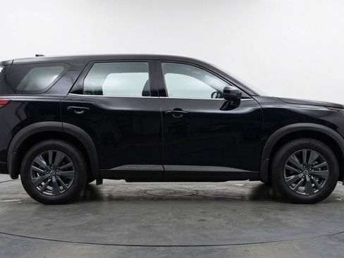 Used 2025 Nissan Pathfinder SV image 11