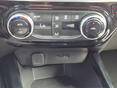 Used 2025 Chevrolet Trax LT image 18