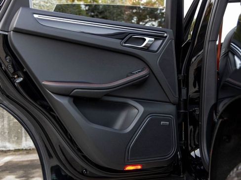 New 2026 Porsche Macan image 60