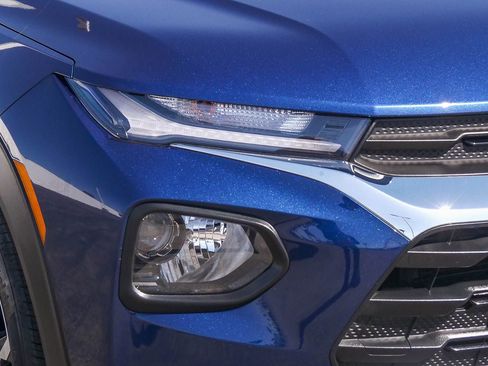 Used 2023 Chevrolet TrailBlazer LT w/ Convenience Package FWD image 3