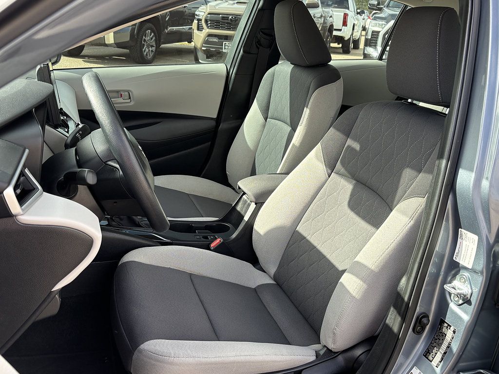 Used 2025 Toyota Corolla LE FWD image 12
