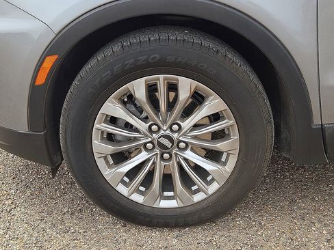 Used 2024 Cadillac XT4 Premium Luxury image 10