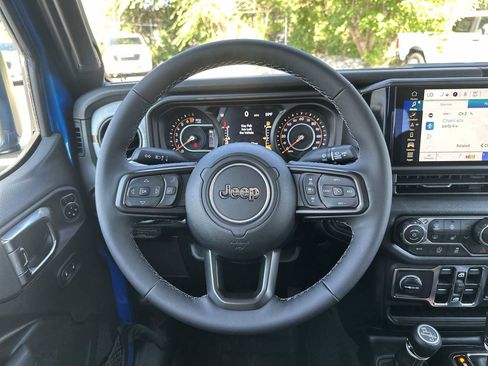 New 2025 Jeep Gladiator Sport image 11