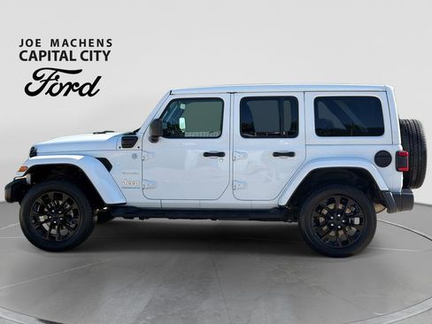 Used 2023 Jeep Wrangler Unlimited Sahara w/ Cold Weather Group AWD/4WD image 8