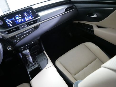 Used 2019 Lexus ES 350 w/ Premium Package FWD image 11