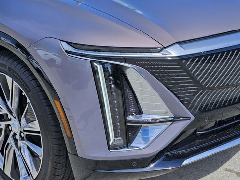 New 2025 Cadillac Lyriq Luxury image 9