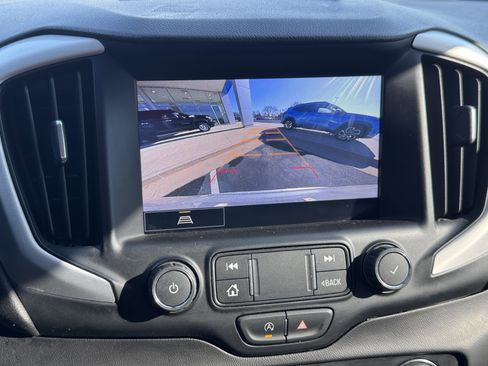 Used 2022 GMC Terrain SLT w/ Infotainment Package II image 18