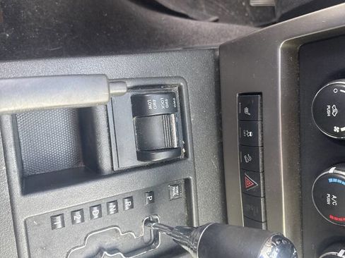 Used 2012 Jeep Liberty Sport AWD/4WD image 17