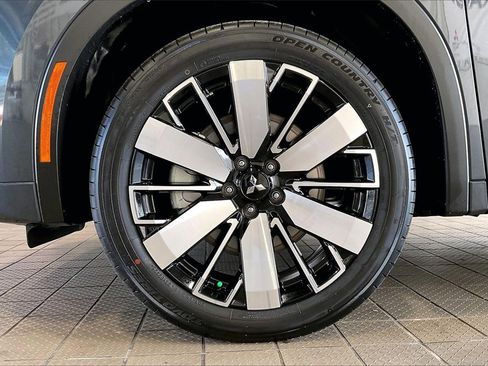 New 2026 Mitsubishi Outlander SEL image 12