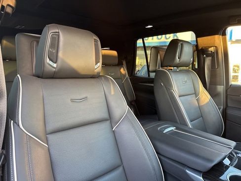 Used 2025 Cadillac Escalade Premium Luxury image 13