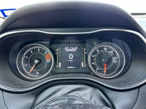 Used 2019 Jeep Cherokee Latitude w/ Popular Appearance Group FWD image 11