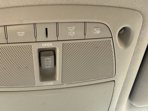 Used 2014 Nissan Rogue SL w/ SL Premium Package image 30