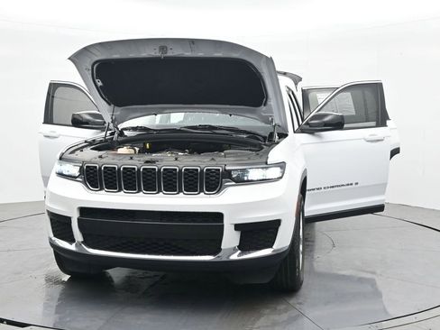 Used 2023 Jeep Grand Cherokee L Laredo image 40