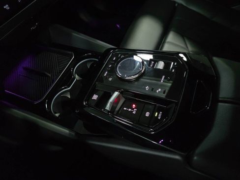 Used 2025 BMW 530i xDrive w/ Premium Package image 26