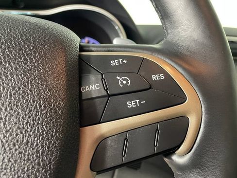 Used 2017 Jeep Grand Cherokee Laredo w/ Quick Order Package 23E AWD/4WD image 10