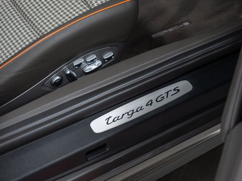 Certified 2018 Porsche 911 Targa 4 GTS AWD/4WD image 34