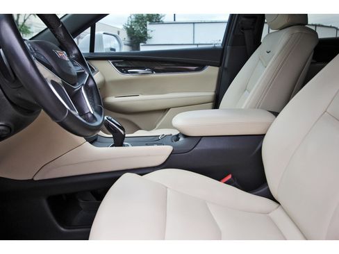 Used 2019 Cadillac XT5 FWD image 26