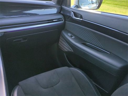 Used 2024 Hyundai Palisade Calligraphy image 16