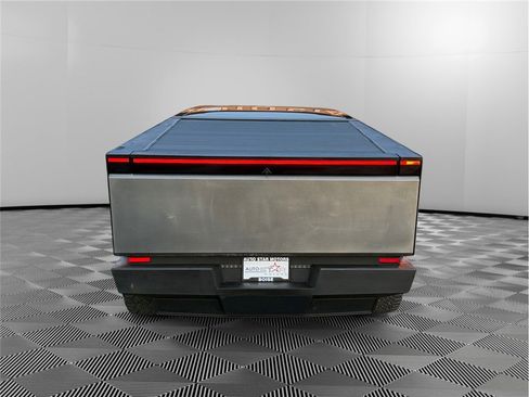 Used 2024 Tesla Cybertruck AWD Crew Cab image 4