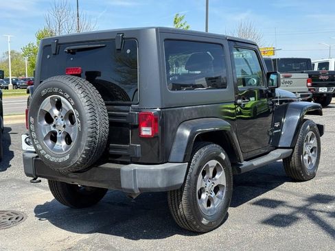 Used 2016 Jeep Wrangler Sahara w/ Dual Top Group AWD/4WD image 4