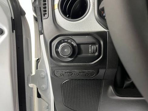 Used 2026 Jeep Wrangler Unlimited Sport AWD/4WD image 19