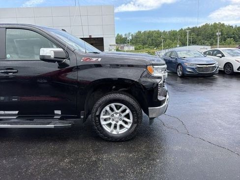 Used 2025 Chevrolet Silverado 1500 LT AWD/4WD image 2