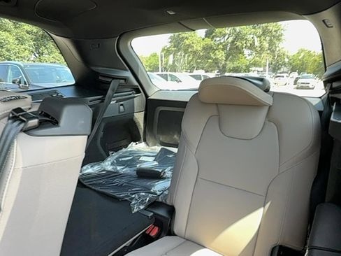Certified 2025 Volvo XC90 T8 Plus w/ Protection Package Premier image 16