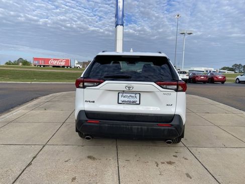 Used 2025 Toyota RAV4 XLE image 10