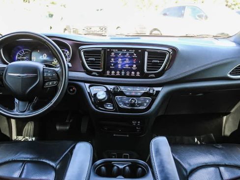 Used 2020 Chrysler Pacifica Limited image 12