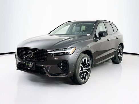 Used 2025 Volvo XC60 B5 Plus image 3