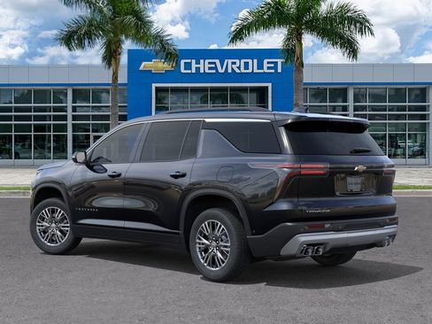 Used 2026 Chevrolet Traverse LT FWD image 4