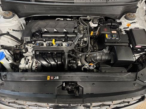 Used 2023 Hyundai Venue SEL image 21