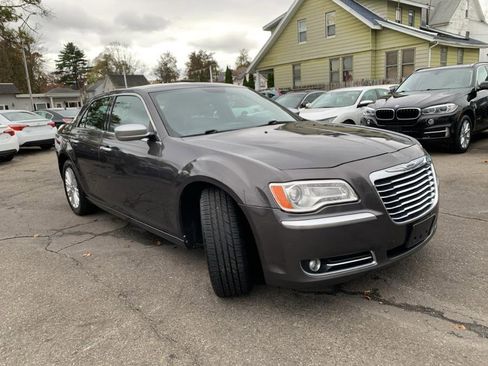 Used 2013 Chrysler 300 C image 3