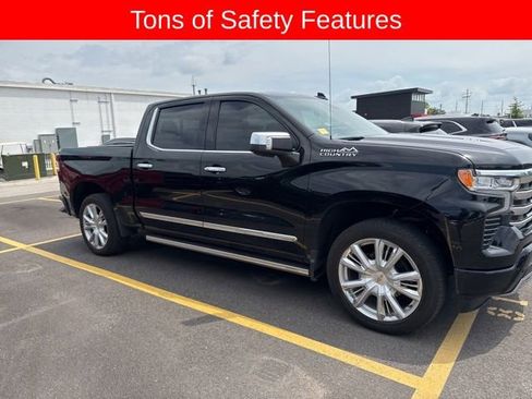 Used 2025 Chevrolet Silverado 1500 High Country AWD/4WD image 8
