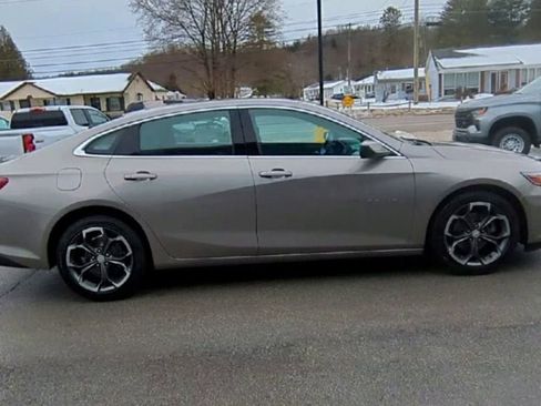 Certified 2022 Chevrolet Malibu LT w/ Leather Package image 9