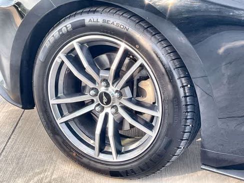 Used 2017 Ford Mustang Coupe RWD image 9